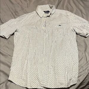 Vineyard Vines Men's White and Blue Lighthouse Patterned Shirt